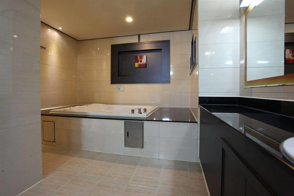 Tomgi Hotel 2*