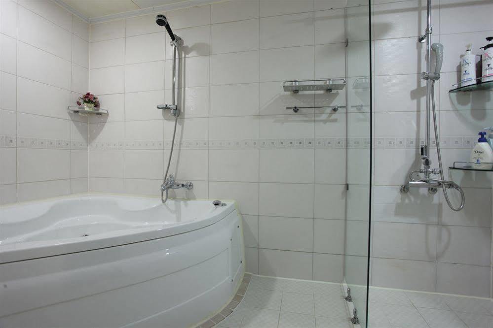 Tomgi Hotel 2*