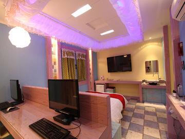 Tomgi Hotel 2*